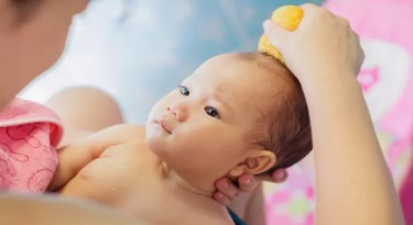 Bagian Tubuh Bayi yang Harus Dibersihkan saat Mandi